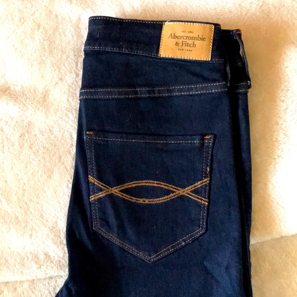 Abercrombie & Fitch 2R 26/31 regular jeans.